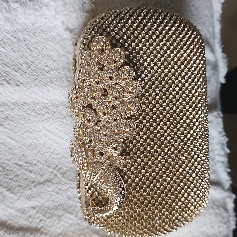 Clutch - Picture 2 of 10